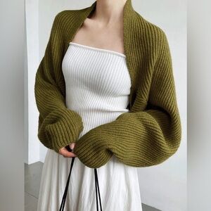 Olive Green Women's Shrug

Solid Open-Front Shrug Sweater